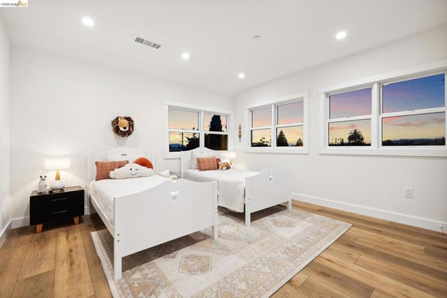 667 & 667A Alcatraz Ave, Oakland, CA 94609