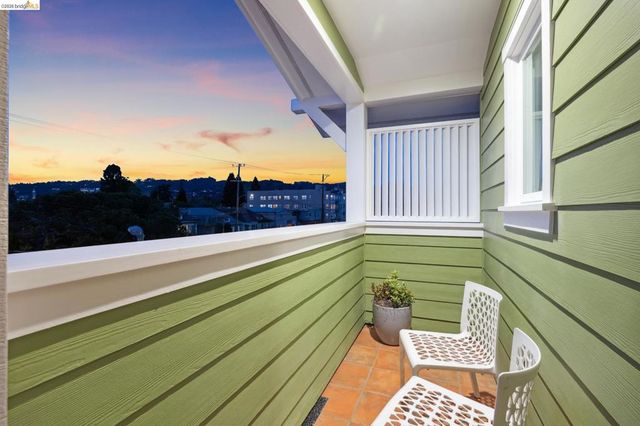 667 & 667A Alcatraz Ave, Oakland, CA 94609