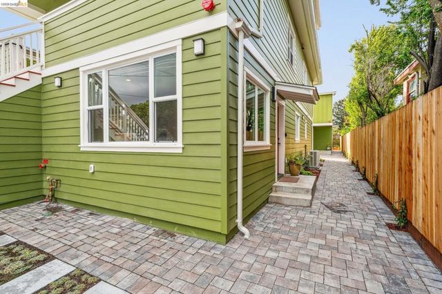 667 & 667A Alcatraz Ave, Oakland, CA 94609