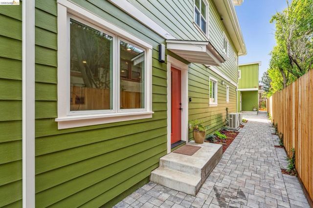 667 & 667A Alcatraz Ave, Oakland, CA 94609