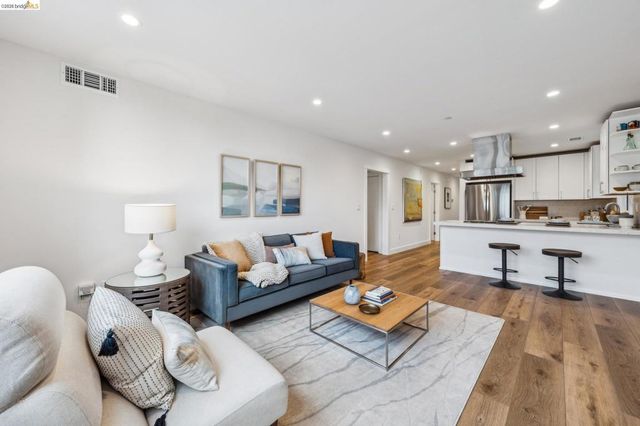 667 & 667A Alcatraz Ave, Oakland, CA 94609