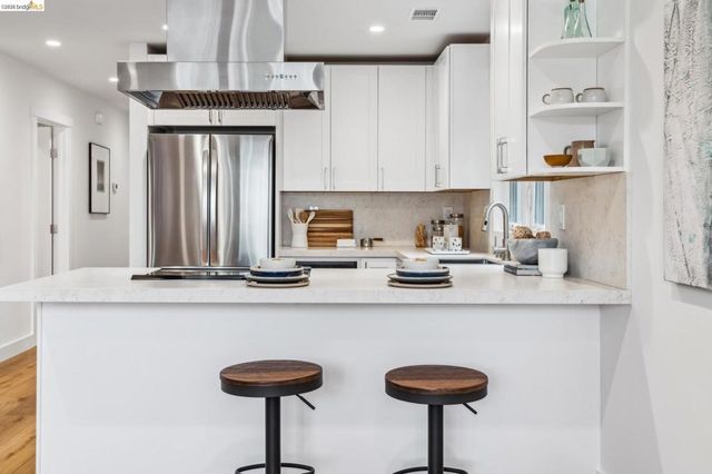 667 & 667A Alcatraz Ave, Oakland, CA 94609