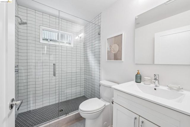 667 & 667A Alcatraz Ave, Oakland, CA 94609