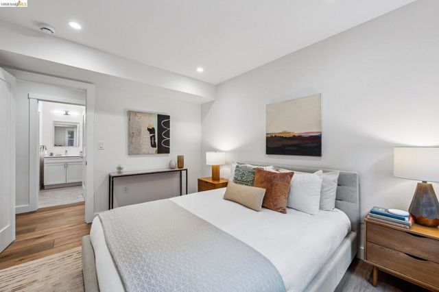 667 & 667A Alcatraz Ave, Oakland, CA 94609