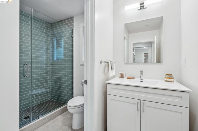 667 & 667A Alcatraz Ave, Oakland, CA 94609