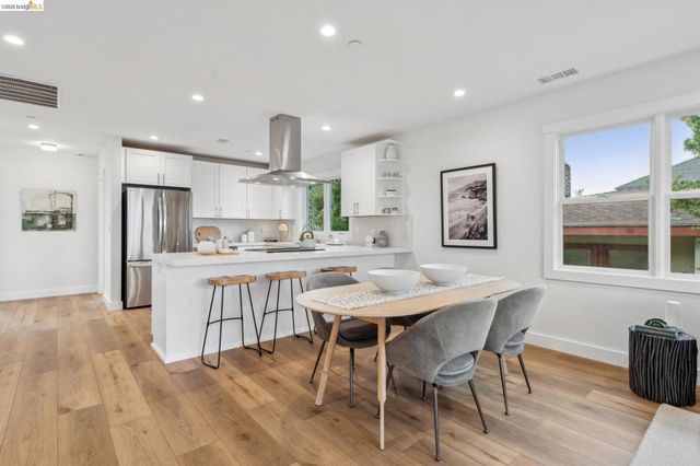 667 & 667A Alcatraz Ave, Oakland, CA 94609