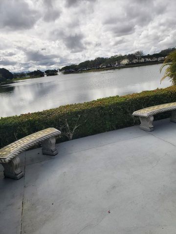 110 Stratford, West Palm Beach, FL 33417