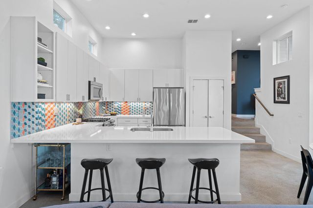 3001 Del Curto RD 10, Austin, TX 78704