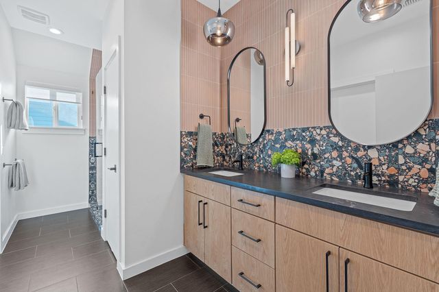 3001 Del Curto RD 10, Austin, TX 78704