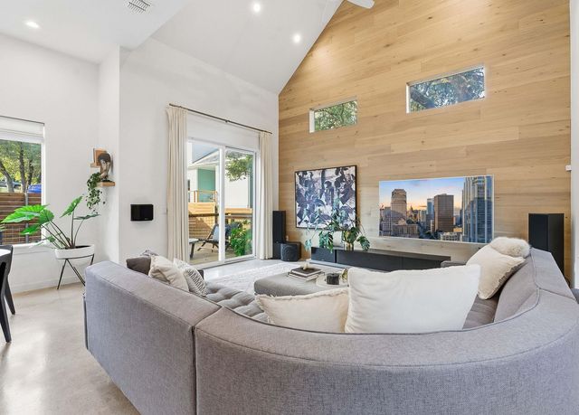 3001 Del Curto RD 10, Austin, TX 78704