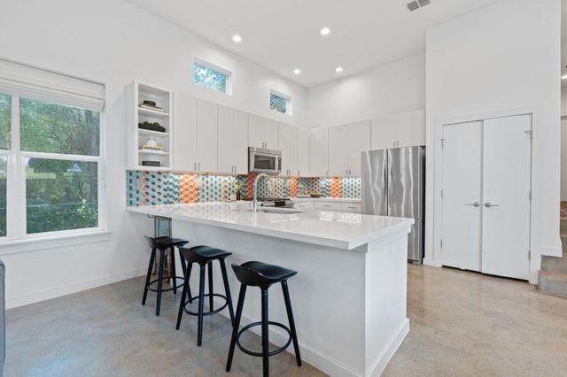 3001 Del Curto RD 10, Austin, TX 78704