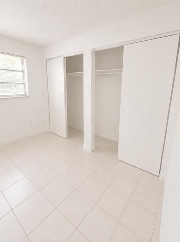 1150 NE 17TH Court 15, Fort Lauderdale, FL 33305