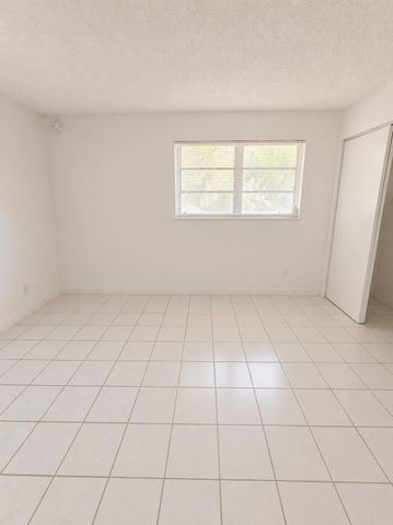 1150 NE 17TH Court 15, Fort Lauderdale, FL 33305