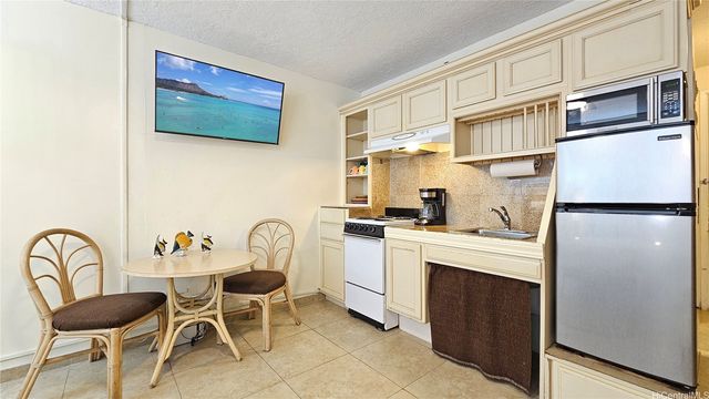 134 Kapahulu Avenue 801, Honolulu, HI 96815