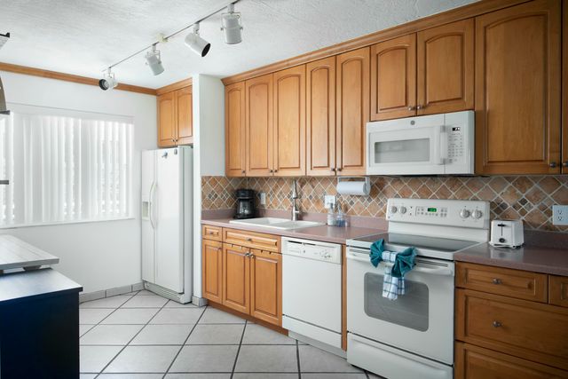 1901 S Roosevelt Blvd Apt 307W, Key West, FL 33040