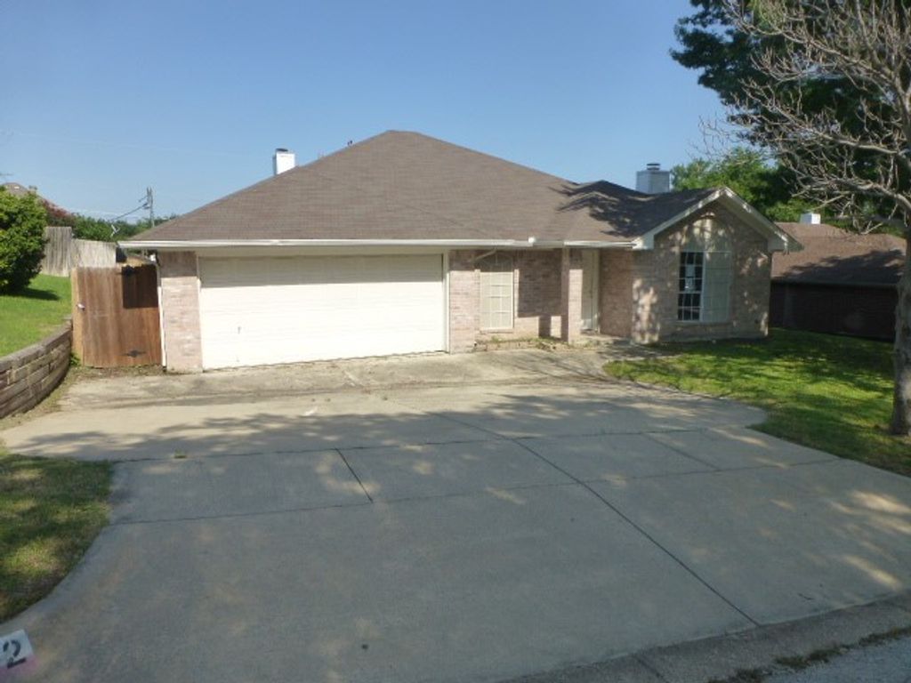 4912 Dax Drive, Fort Worth, TX 76135