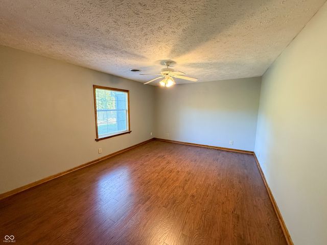 902 E Bunkerhill Road, Mooresville, IN 46158