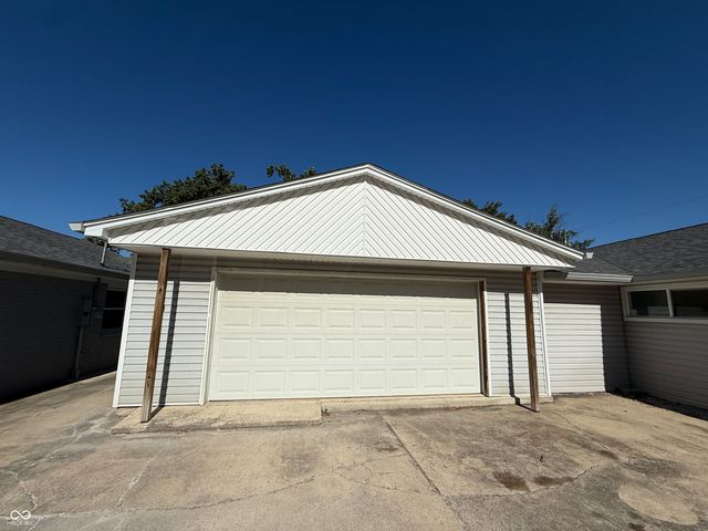 902 E Bunkerhill Road, Mooresville, IN 46158