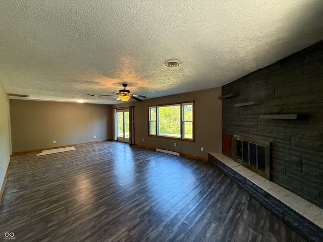 902 E Bunkerhill Road, Mooresville, IN 46158