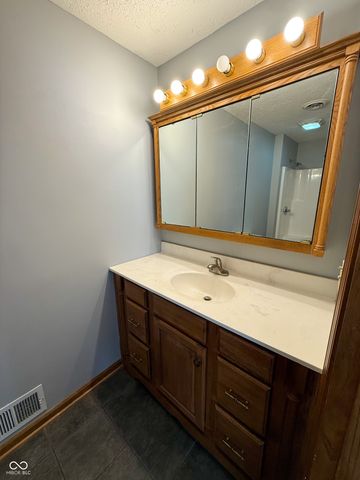 902 E Bunkerhill Road, Mooresville, IN 46158