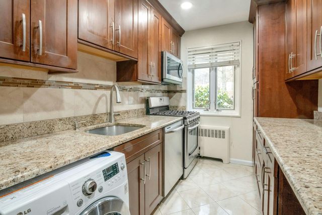 54 Lawrence B, White Plains, NY 10603