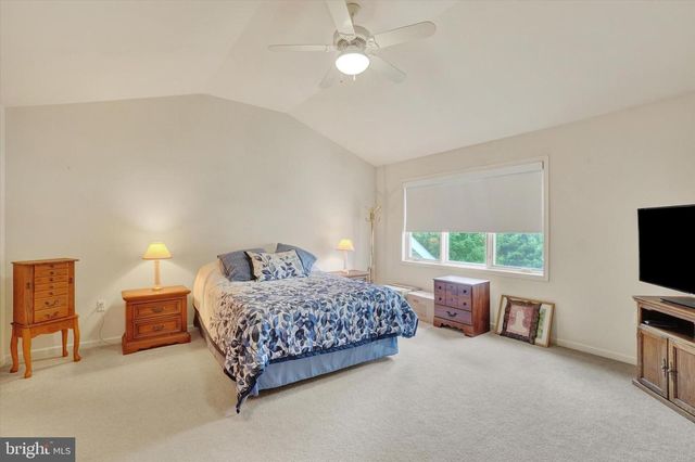 141 FOUNTAIN DR, York, PA 17402