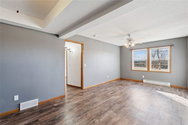 1046 150th Avenue, Knoxville, IA 50138