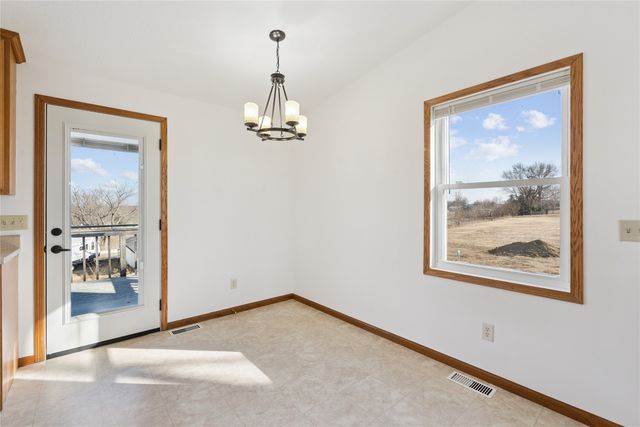 1046 150th Avenue, Knoxville, IA 50138