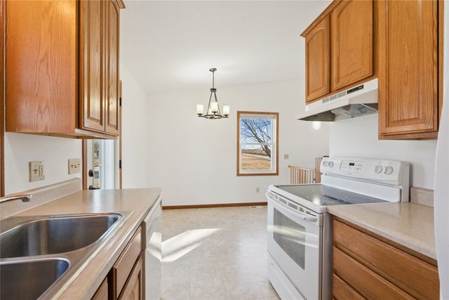 1046 150th Avenue, Knoxville, IA 50138