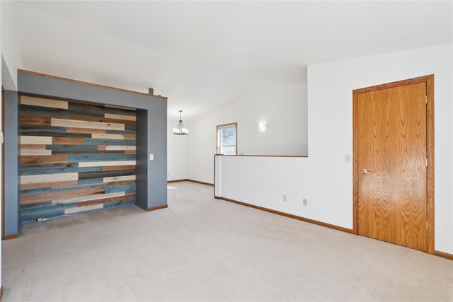 1046 150th Avenue, Knoxville, IA 50138