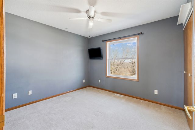 1046 150th Avenue, Knoxville, IA 50138