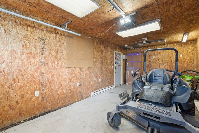 1046 150th Avenue, Knoxville, IA 50138