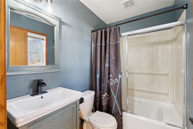 1046 150th Avenue, Knoxville, IA 50138