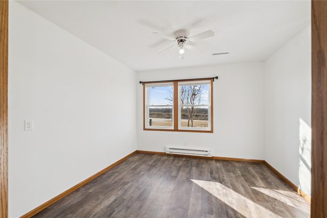 1046 150th Avenue, Knoxville, IA 50138