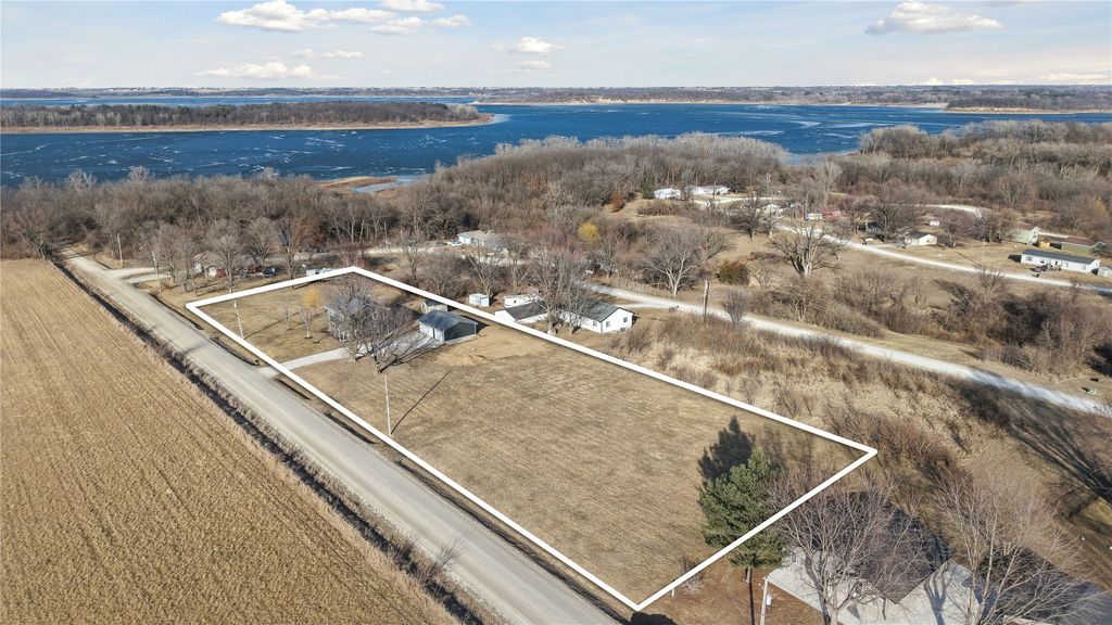 1046 150th Avenue, Knoxville, IA 50138