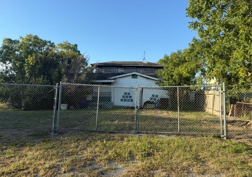 2747 Nemec St, Corpus Christi, TX 78415