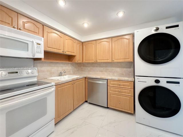 555 Crandon Blvd 82, Key Biscayne, FL 33149