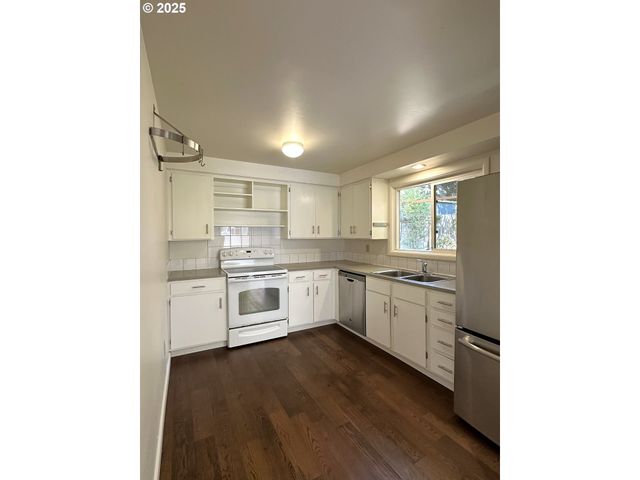 1877 ORCHARD St, Eugene, OR 97403