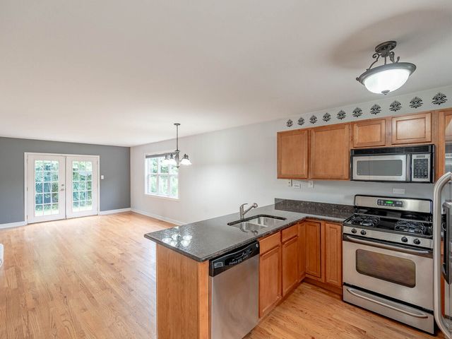 525 W Washington Avenue 9, Lake Bluff, IL 60044