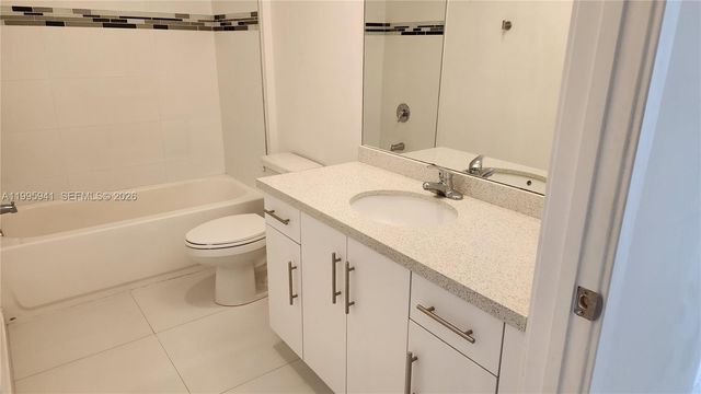 2651 NE 212th Ter 306, Miami, FL 33180