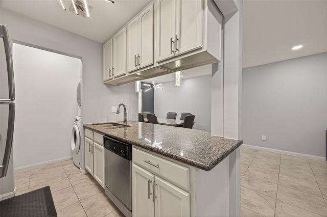 5333 Richmond Avenue 33, Houston, TX 77056