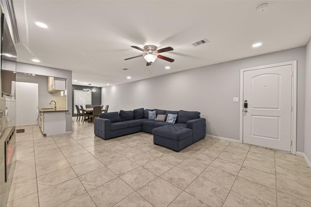 5333 Richmond Avenue 33, Houston, TX 77056