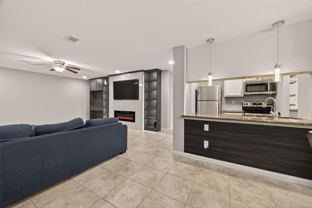 5333 Richmond Avenue 33, Houston, TX 77056