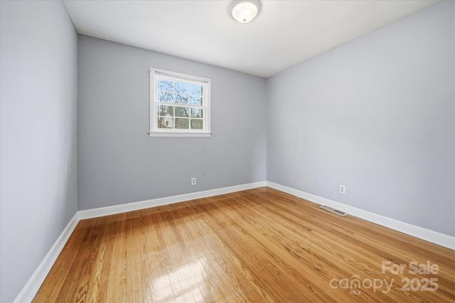 212 Newland Place NW, Lenoir, NC 28645