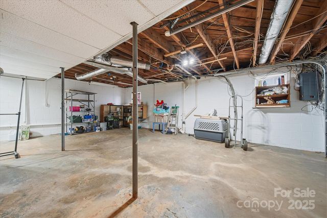 212 Newland Place NW, Lenoir, NC 28645