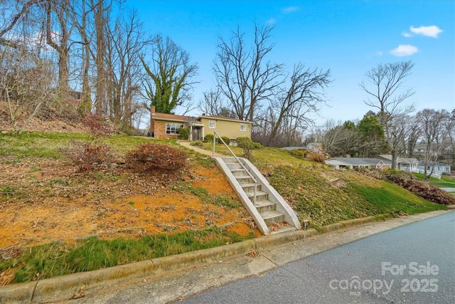 212 Newland Place NW, Lenoir, NC 28645