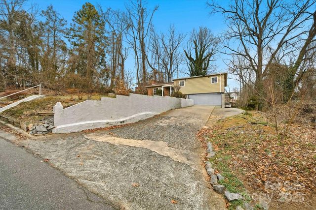 212 Newland Place NW, Lenoir, NC 28645