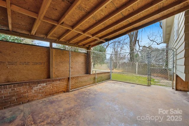 212 Newland Place NW, Lenoir, NC 28645