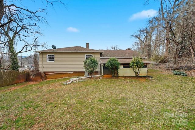 212 Newland Place NW, Lenoir, NC 28645