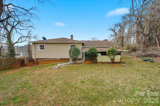 212 Newland Place NW, Lenoir, NC 28645